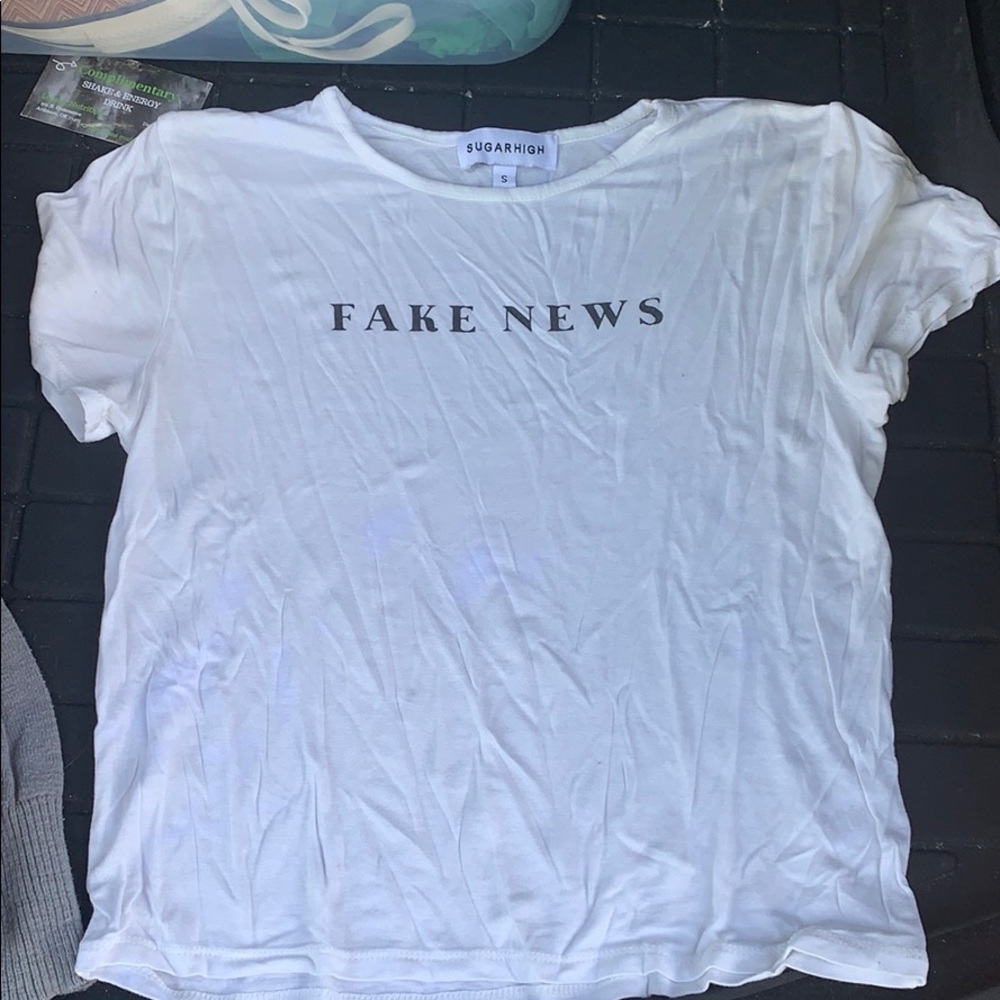 Fake News Crop top